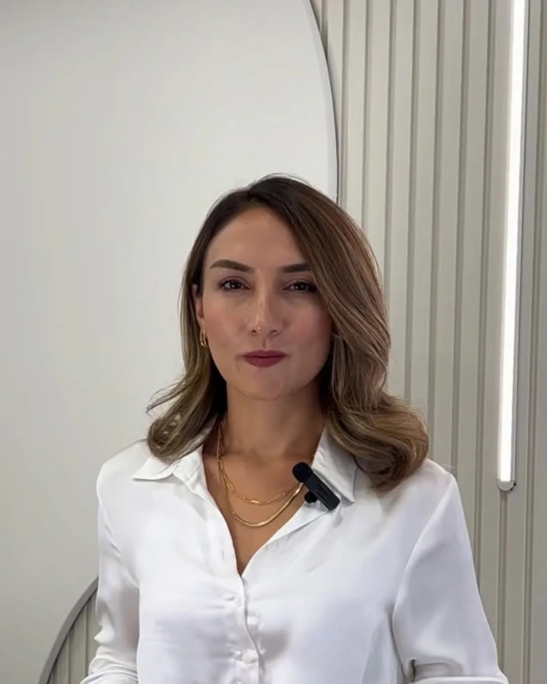 Ortodonti uzmanımız braketli çene modeliyle tedaviyi anlatıyor